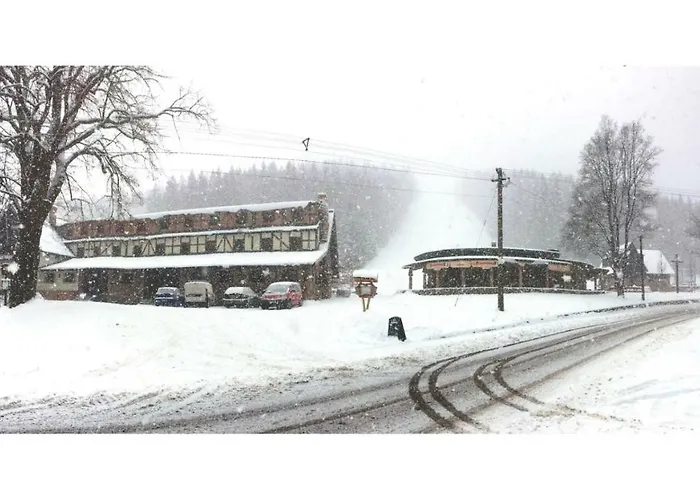 Kazmarka Lodge *